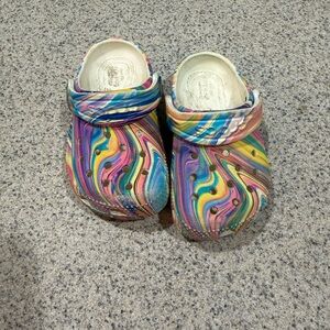 CROCS Kids Multicolor Swirl Clog Sandals